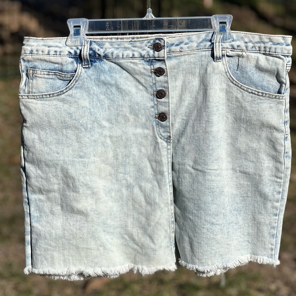 Spoon Jeans, Light Wash, 5-Pocket, Denim Skort, 4 Button Closure, Size 2X, NWT